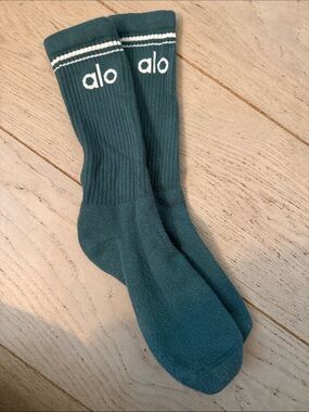 ALO Yoga Women's Crew Socks in Teal with White Logo